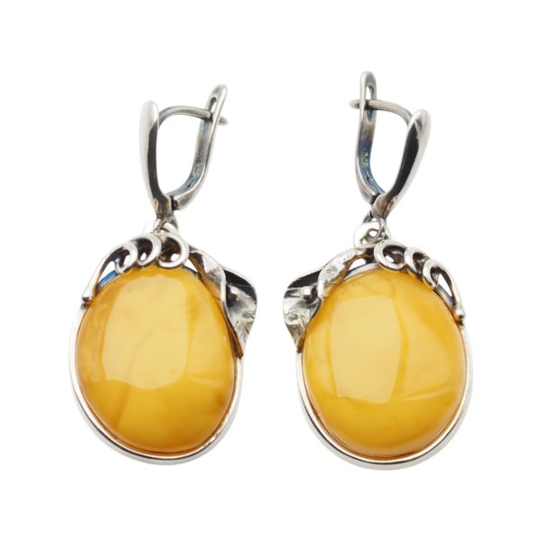 Bursztyn mleczny w srebrze oksydowanym - kolczyki owalne z liśćmi