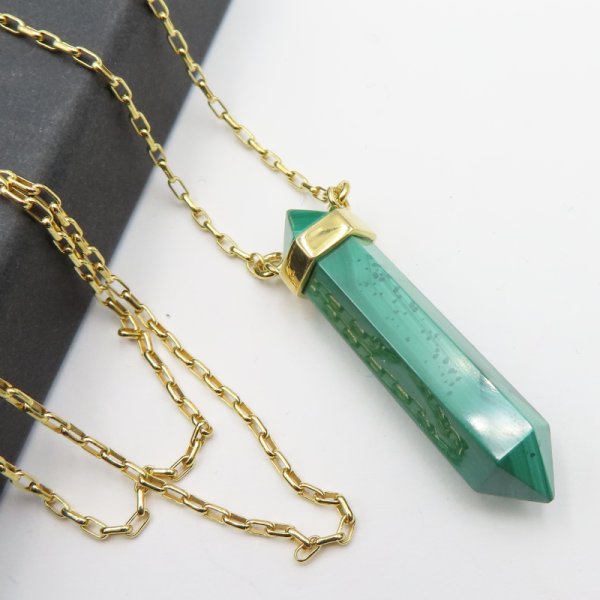 Naszyjnik -  sopel Malachit w okuciu na łańcuszku - srebro złocone