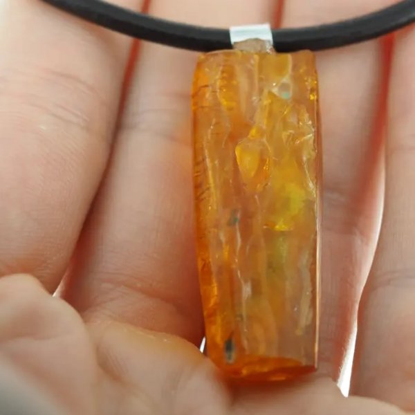 Surowy Naturalny Bursztyn i srebro - naszyjnik na rzemieniu