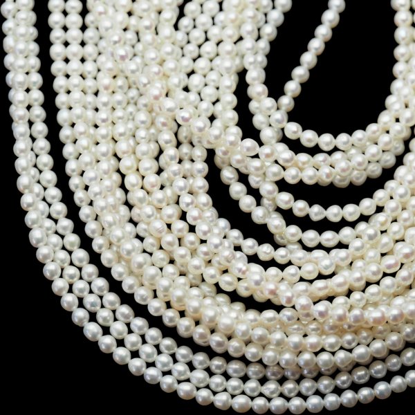 Perły Naturalne Hodowane białe 4-5 mm nr 417 (sznur)