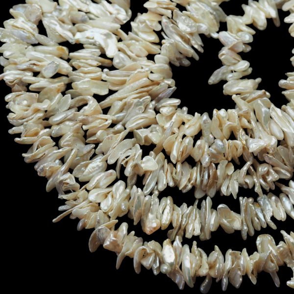 Perły Naturalne Hodowane białe płatki 15-18 mm nr 428 (sznur)