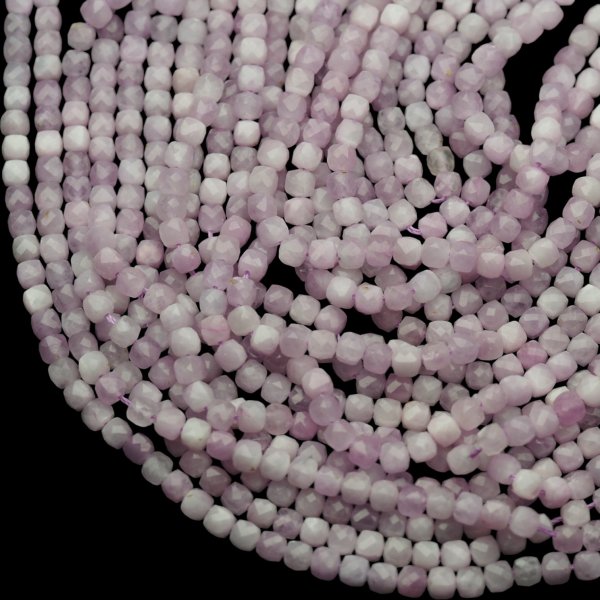 Kunzyt fasetowany kostka 4 mm (sznur)