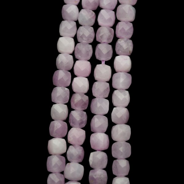 Kunzyt fasetowany kostka 4 mm (sznur)