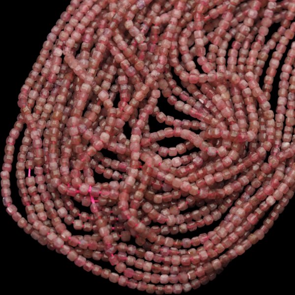 Rubelit fasetowany - kostki 3 mm (sznur)