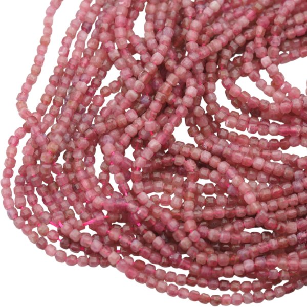 Rubelit fasetowany - kostki 3 mm (sznur)