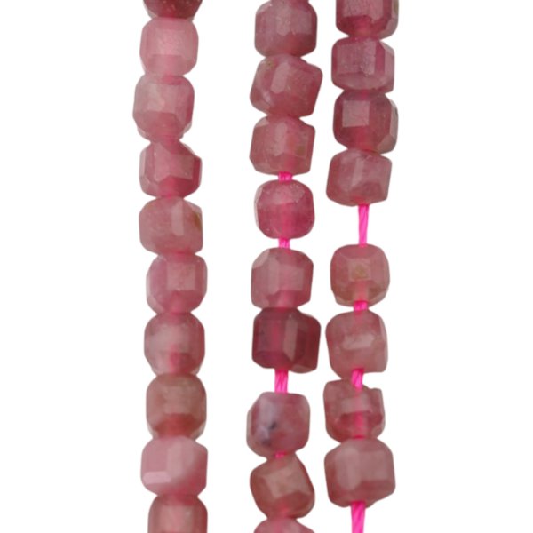 Rubelit fasetowany - kostki 3 mm (sznur)