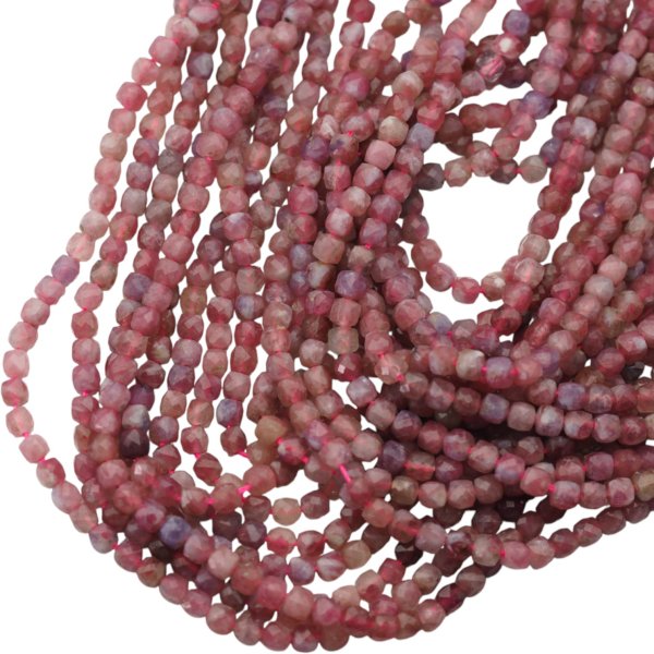 Rubelit fasetowany - kostki 4 mm (sznur)