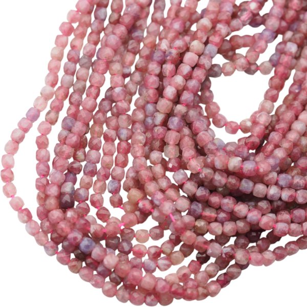 Rubelit fasetowany - kostki 4 mm (sznur)