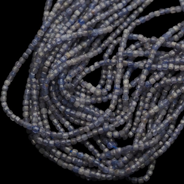 Tanzanit fasetowany kostki 2 mm (sznur)