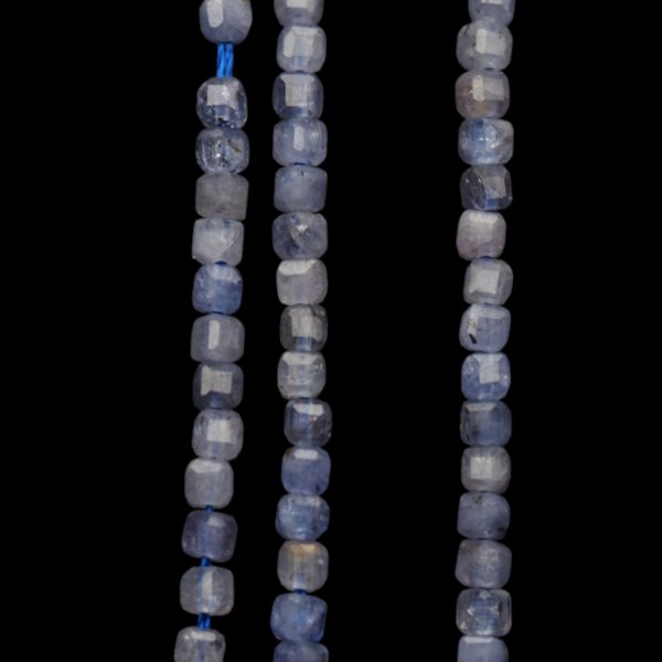 Tanzanit fasetowany kostki 2 mm (sznur)