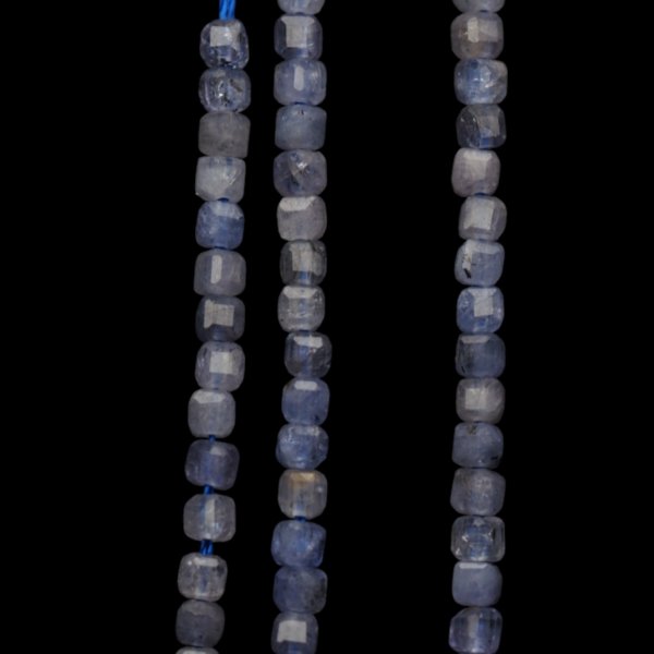 Tanzanit fasetowany kostki 2 mm (sznur)