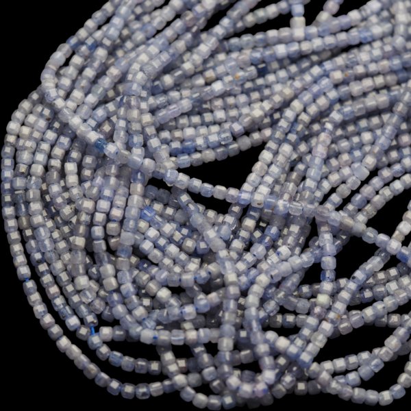 Tanzanit fasetowany kostki 3 mm (sznur)