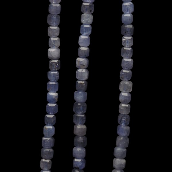 Tanzanit fasetowany kostki 3 mm (sznur)