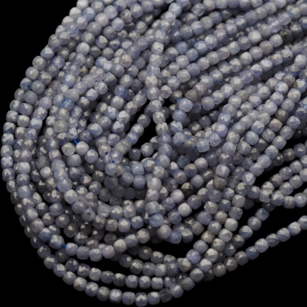 Tanzanit fasetowany kostki 4mm (sznur)