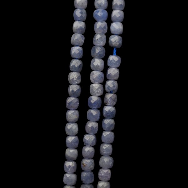 Tanzanit fasetowany kostki 4mm (sznur)