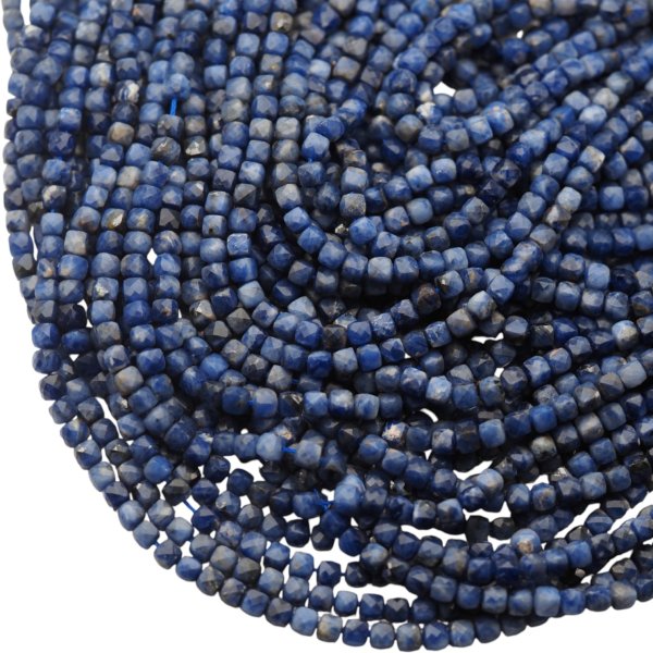 Sodalit Fasetowany kostki 4,3 mm (sznur) 