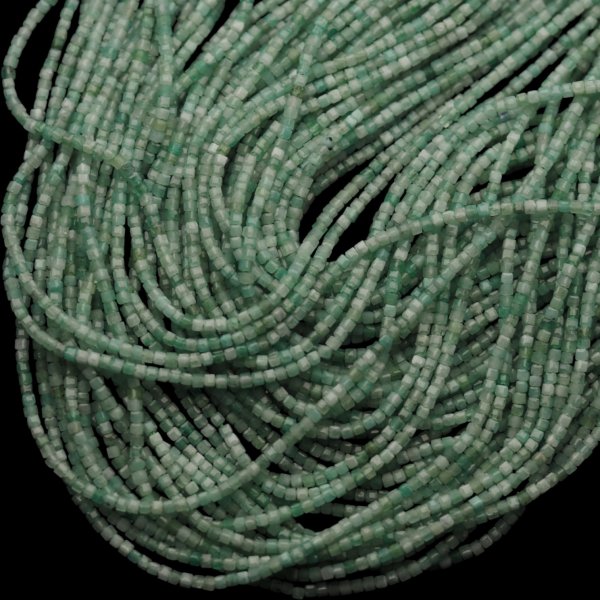 Szmaragd - fasetowane kostki 1,8 mm (sznur)