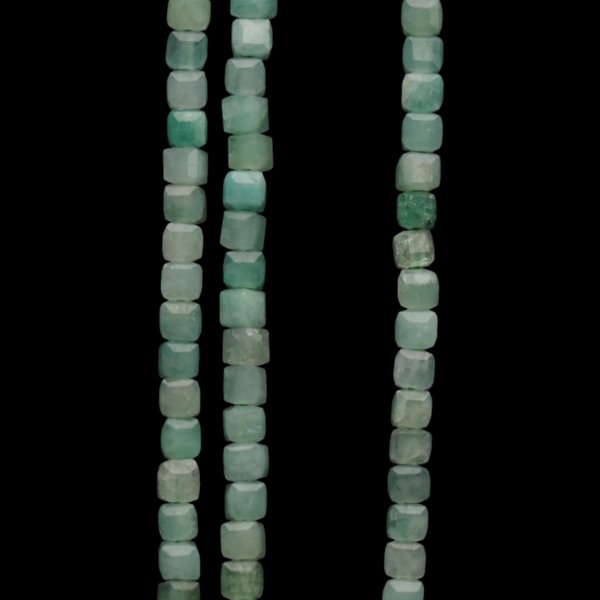 Szmaragd - fasetowane kostki 1,8 mm (sznur)