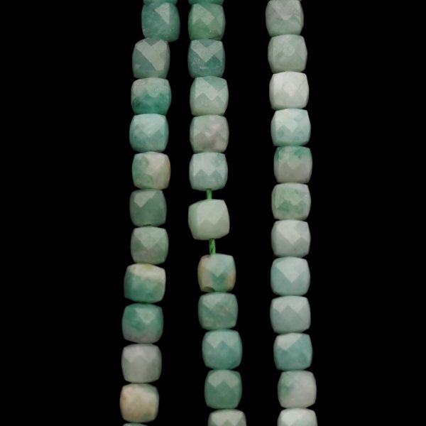 Szmaragd - fasetowane kostki 3,8 mm (sznur)