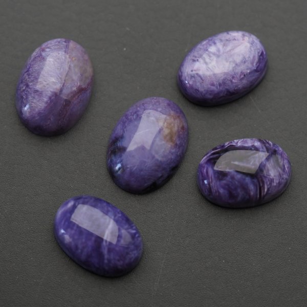 Czaroit 14x10 mm owal (sztuka)