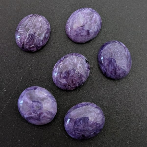 Czaroit 14x12 mm owal (sztuka)