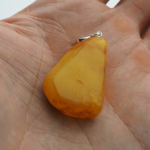 Naszyjnik z bursztynem mlecznym na rzemieniu – srebro 925, ręcznie wykonany