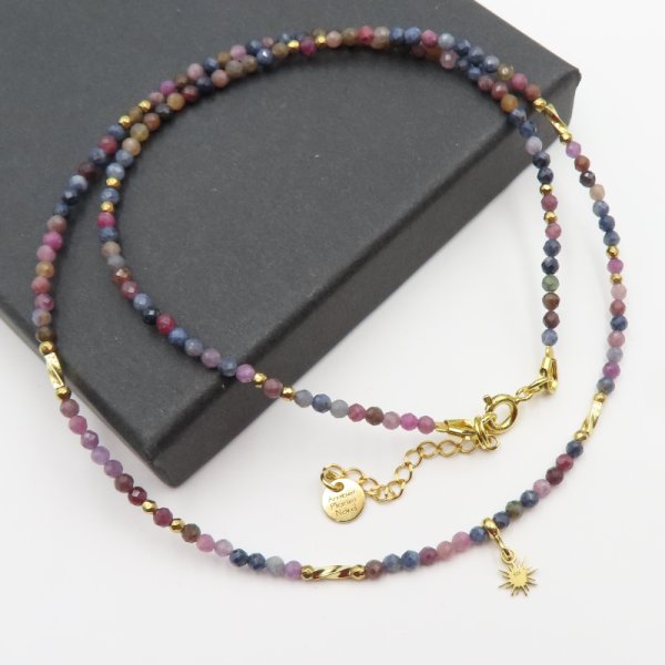 Szafir, Szmaragd, Rubin i hematyt w srebrze złoconym - naszyjnik 