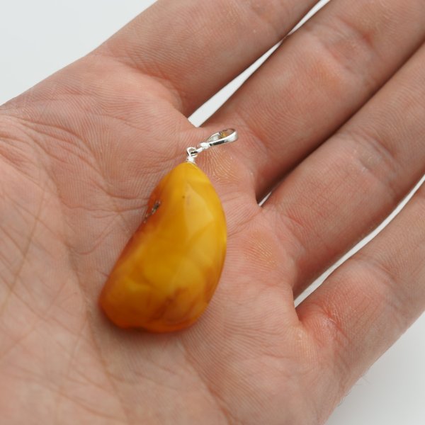 Naszyjnik z bursztynem mlecznym – srebro 925, ręcznie wykonany, na rzemieniu