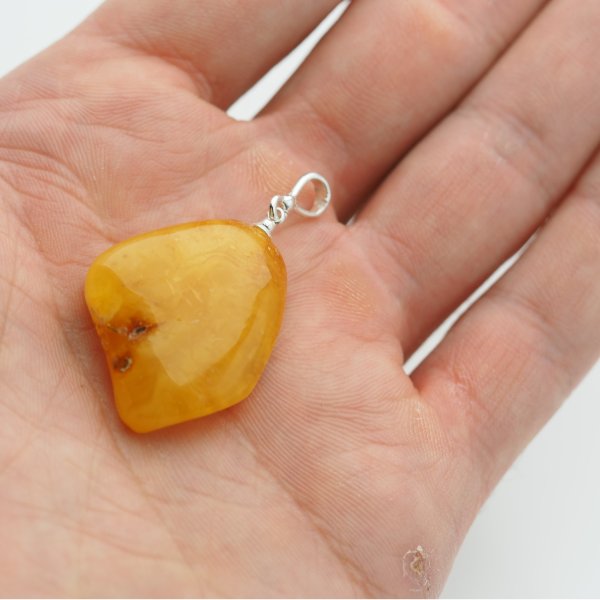 Naszyjnik z bursztynem mlecznym – srebro 925, ręcznie wykonany, na rzemieniu