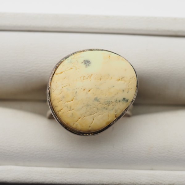 Pierścionek z białym bursztynem – srebro 925 oksydowane - rozmiar 15