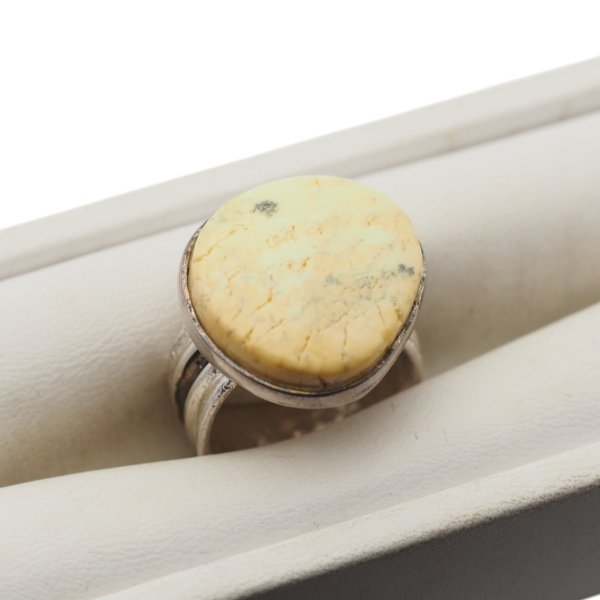 Pierścionek z białym bursztynem – srebro 925 oksydowane - rozmiar 15