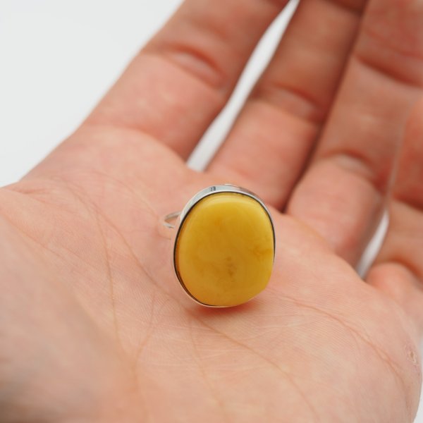 Mleczny Bursztyn i srebro - pierścionek (Rozmiar Jubilerski 15) z regulacją 