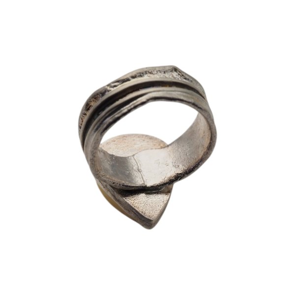 Pierścionek z białym bursztynem łza – srebro 925 oksydowane - rozmiar 15