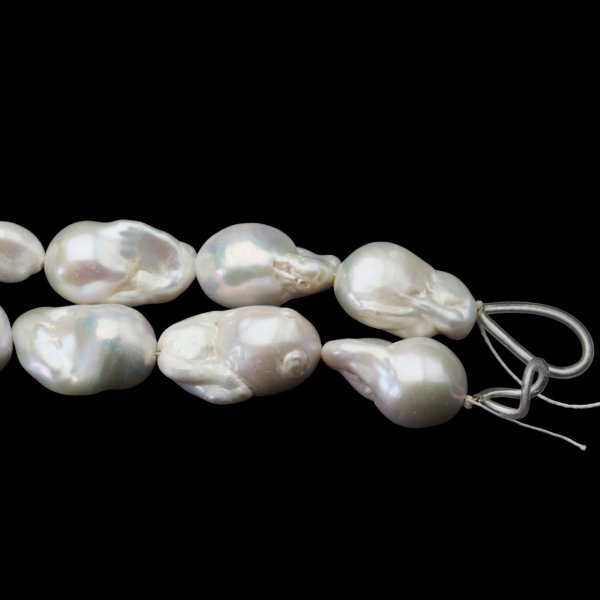 Perły Naturalne Hodowane białe barok 16-18x-21-30 mm nr 431 (sznur)