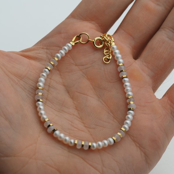 Bransoletka z pereł, kwarcu różowego i złotego hematytu – srebro pozłacane