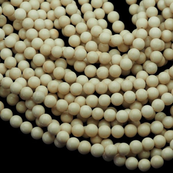 Kamień rzeczny kulka polerowana 8 mm (sznur)