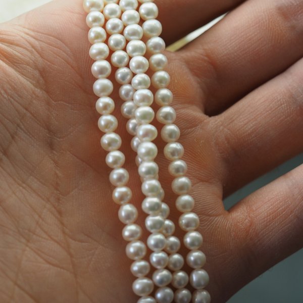 Perły Naturalne Hodowane białe 4,5-5 mm nr 442/2 (sznur)