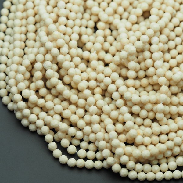 Kamień rzeczny kulka fasetowana 4 mm (sznur)