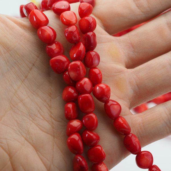Koral czerwony kamyki 10-12 mm (sznur 40 cm)