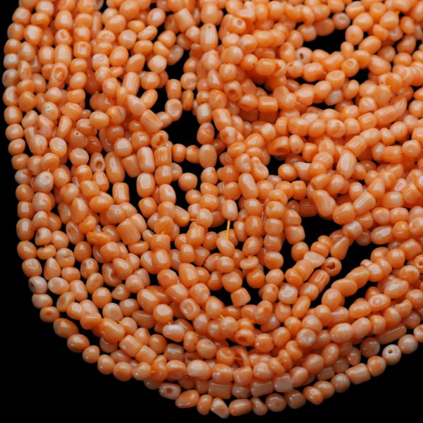 Koral pomarańczowy kostki nieregularne 4 mm (sznur)