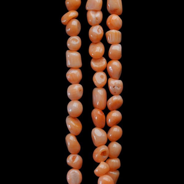 Koral pomarańczowy kostki nieregularne 4 mm (sznur)