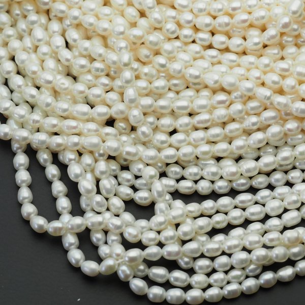 Perły Naturalne Hodowane białe ryż 5 mm nr 450 mm (sznur 34,5 cm)