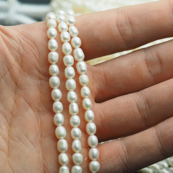 Perły Naturalne Hodowane białe ryż 5 mm nr 450 mm (sznur 34,5 cm)