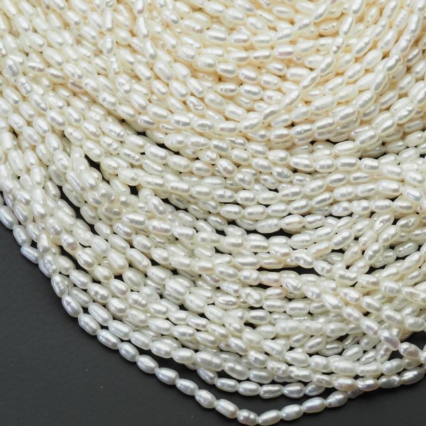Perły Naturalne Hodowane białe ryż 2,5-3 mm nr 451 mm (sznur 35 cm)