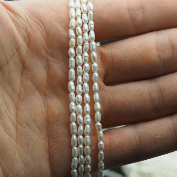 Perły Naturalne Hodowane białe ryż 2,5-3 mm nr 451 mm (sznur 35 cm)