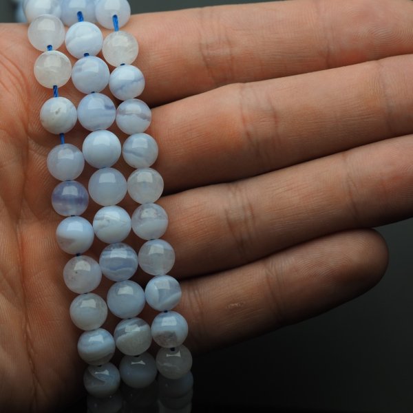 Chalcedon niebieski kulki polerowane 8-8,5 mm (sznur)
