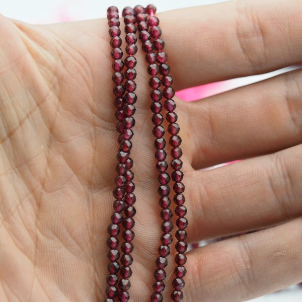 Granat fasetowany kulki 3,3 mm – sznur ok. 38 cm