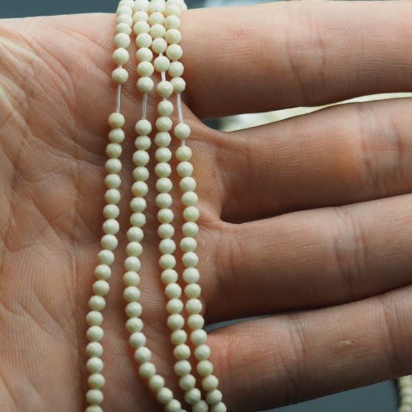Kamień rzeczny kulka fasetowana 3 mm (sznur)