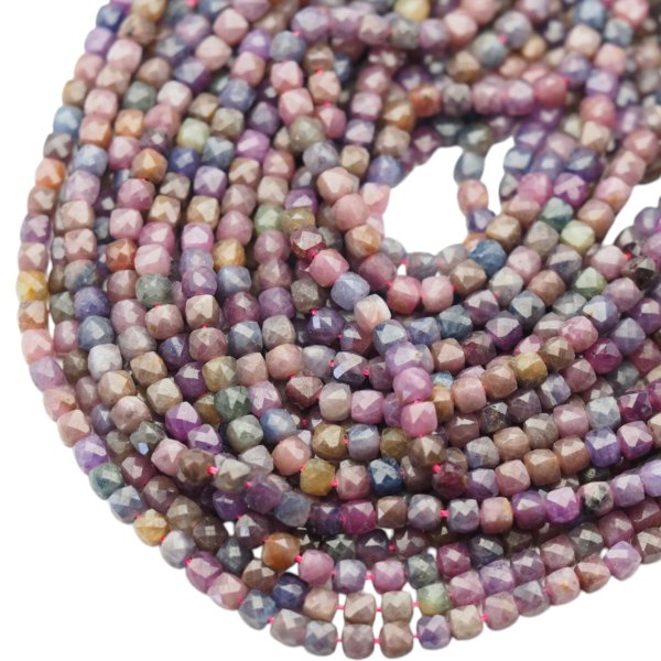 Mix kamieni Szafir, Szmaragd i Rubin - fasetowane kostki 4,5 mm (sznur)