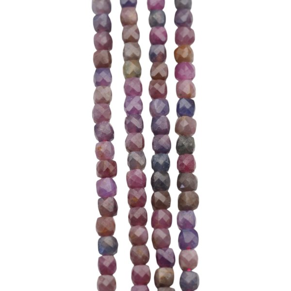 Mix kamieni Szafir, Szmaragd i Rubin - fasetowane kostki 4,5 mm (sznur)